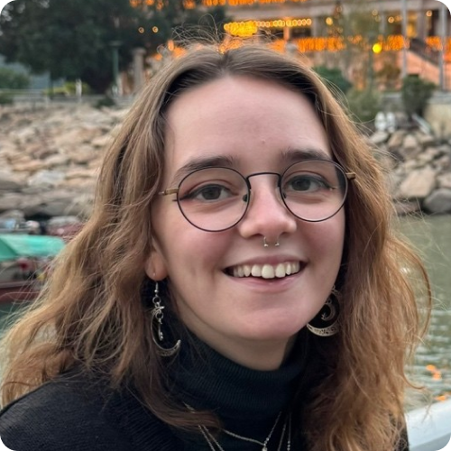 Abi Owen Headshot